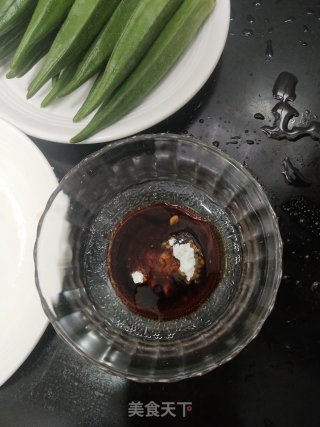 蒜辣白灼秋葵的做法步骤：2