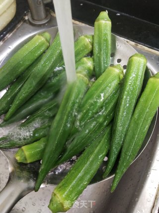 蒜辣白灼秋葵的做法步骤：4