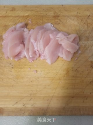 香菜拌鸡胸肉的做法步骤：1