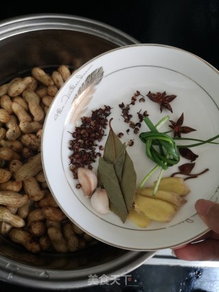 水煮花生的做法步骤：2