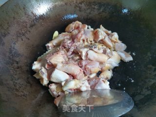 木耳蒸鸡的做法步骤：1