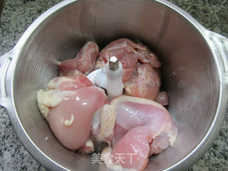 香菇豇豆鸡腿肉馅锅贴的做法步骤：3
