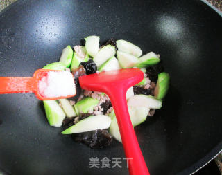 黑木耳肉末炒丝瓜的做法步骤：9