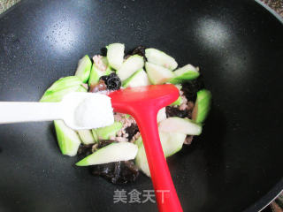 黑木耳肉末炒丝瓜的做法步骤：10
