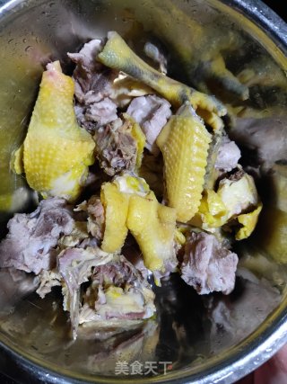羊肚菌虫草花鸡肉排骨汤的做法步骤：3
