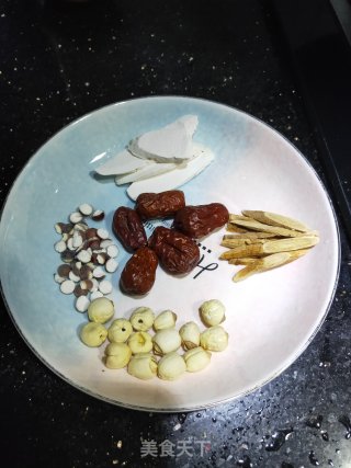 羊肚菌虫草花鸡肉排骨汤的做法步骤：5