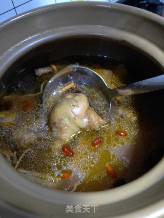 羊肚菌虫草花鸡肉排骨汤的做法步骤：7