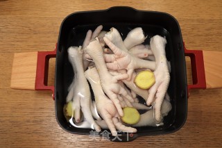 百香果柠檬脱骨鸡爪的做法步骤：2