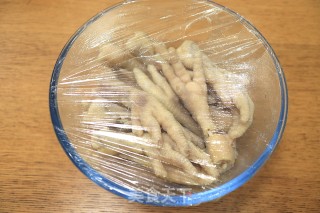 百香果柠檬脱骨鸡爪的做法步骤：7