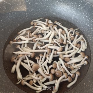 蟹味菇炒豆腐的做法步骤：5