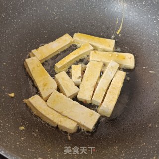蟹味菇炒豆腐的做法步骤：10