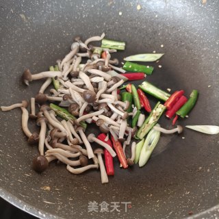 蟹味菇炒豆腐的做法步骤：14