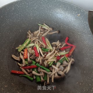蟹味菇炒豆腐的做法步骤：17