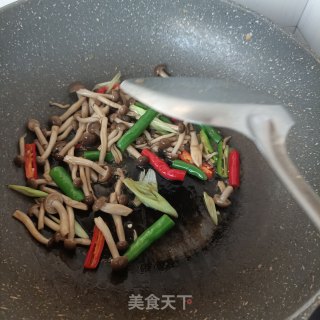 蟹味菇炒豆腐的做法步骤：18