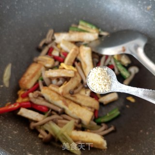蟹味菇炒豆腐的做法步骤：20