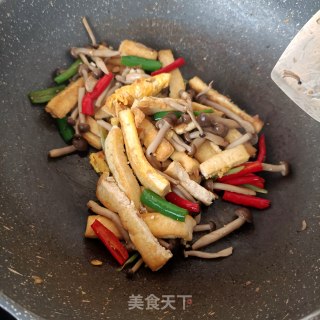 蟹味菇炒豆腐的做法步骤：21
