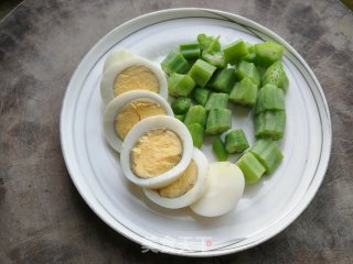 鸡蛋秋葵拌火龙果面条的做法步骤：4