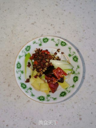 白萝卜牛肉煲的做法步骤：3