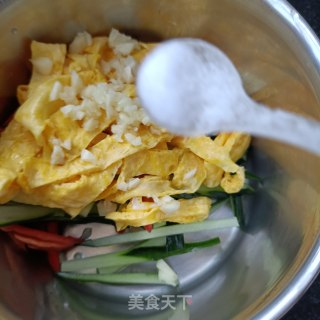 “凉拌菜”蛋皮拌蟹味菇的做法步骤：12