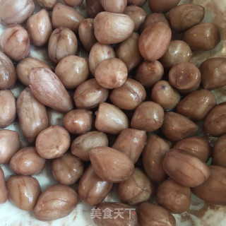花生拌香芹的做法步骤：2