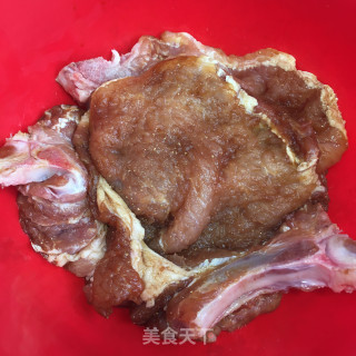 大排烧年糕的做法步骤：1
