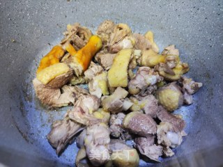酸菜鸭的做法步骤：1