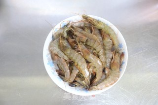 黄瓜炒虾仁&炸虾头的做法步骤：1