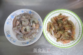 黄瓜炒虾仁&炸虾头的做法步骤：2