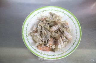 黄瓜炒虾仁&炸虾头的做法步骤：4