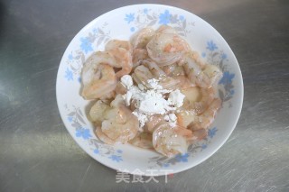 黄瓜炒虾仁&炸虾头的做法步骤：5