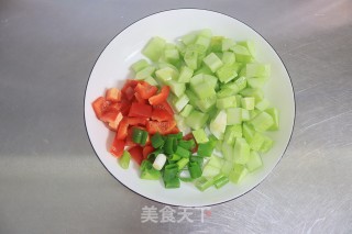 黄瓜炒虾仁&炸虾头的做法步骤：7