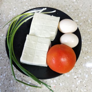 鸡蛋炒豆腐的做法步骤：1