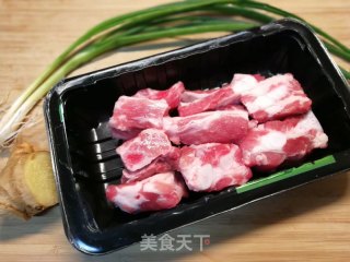 酸甜开胃～糖醋排骨的做法步骤：1