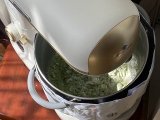 Q萌可爱的香兰叶牛奶卷，香味独特巨好吃！的做法步骤：3