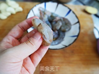 清蒸蒜蓉粉丝虾的做法步骤：2