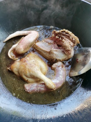 酸梅烧鸭子的做法步骤：7