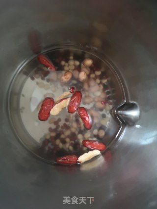 红枣豆浆的做法步骤：2