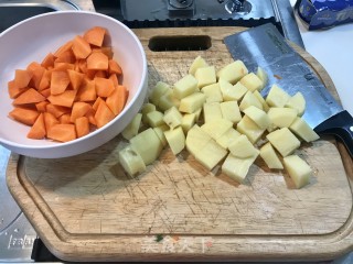 金枪鱼蔬菜沙拉的做法步骤：2