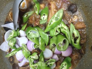 老板，来份黄焖鸡的做法步骤：5