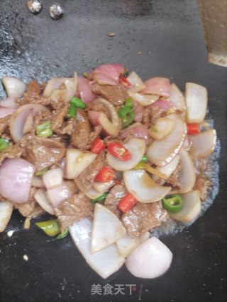 洋葱炒牛肉的做法步骤：7
