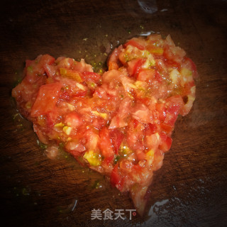西红柿打卤荞麦面的做法步骤：1