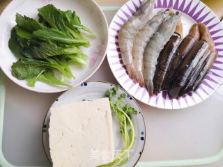 鲜美无比的海鲜汤的做法步骤：1