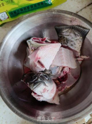 酸菜豆腐鱼的做法步骤：1