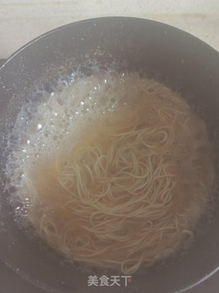 滑肉面的做法步骤：2