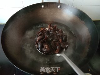 凉拌黑木耳的做法步骤：2