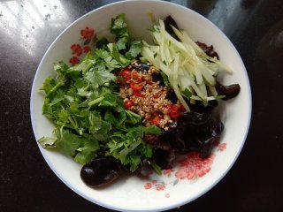 凉拌黑木耳的做法步骤：7