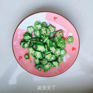 秋葵炒鸡蛋的做法步骤：3
