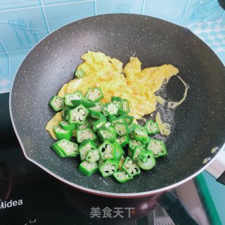秋葵炒鸡蛋的做法步骤：6