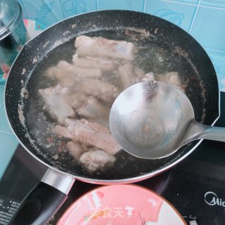 家常烧排骨的做法步骤：3