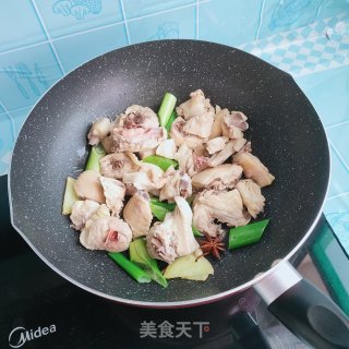 鸡块烧土豆的做法步骤：5